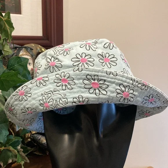 ⭐️HOST PICK!⭐️ NWOT - Keith Haring® Pop Art Blue Pink Daisy Packable Bucket Hat - Picture 5 of 14